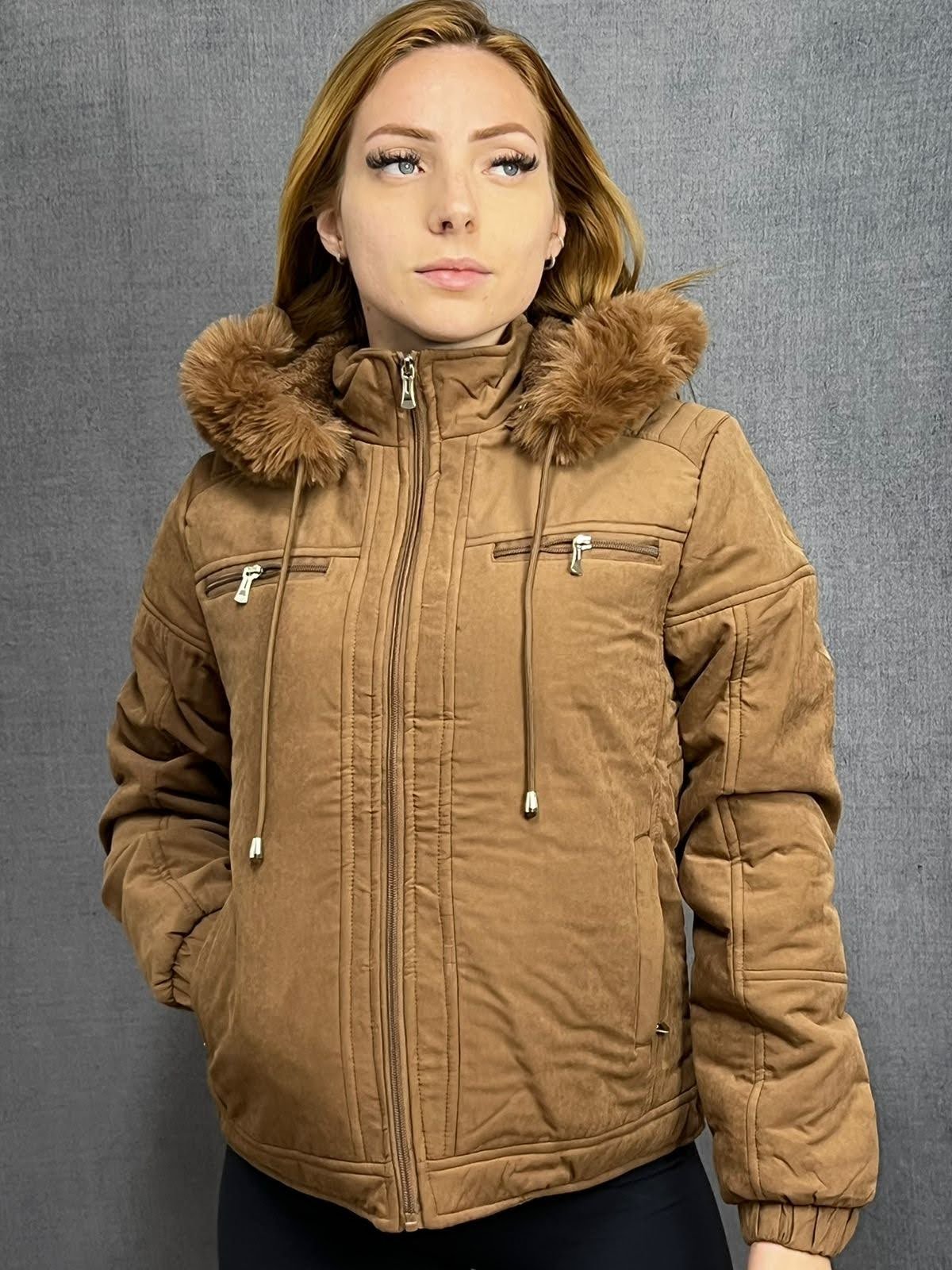 Parka Feminina Peluciada Curta – Capuz Removível com Pelo - Imagem 2