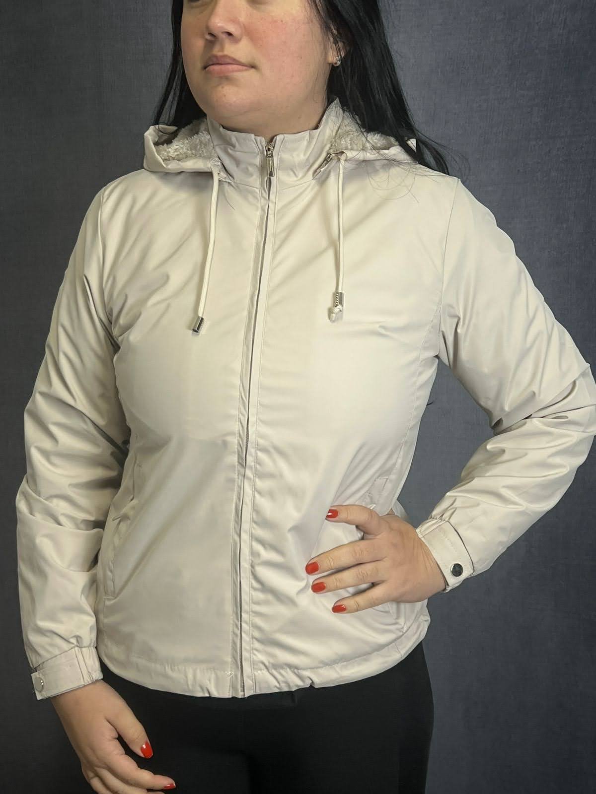 Jaqueta Feminina Peluciada – Capuz Removível - Imagem 3