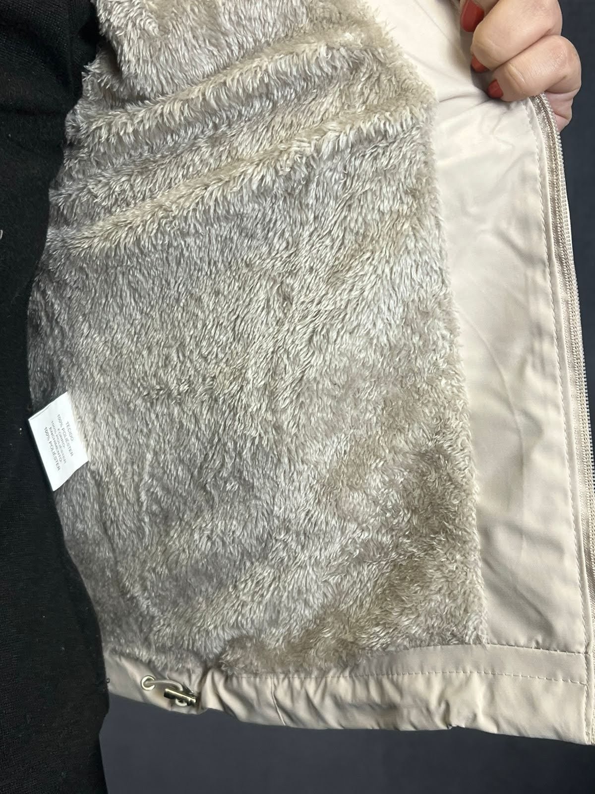 Jaqueta Feminina Peluciada – Capuz Removível - Imagem 11