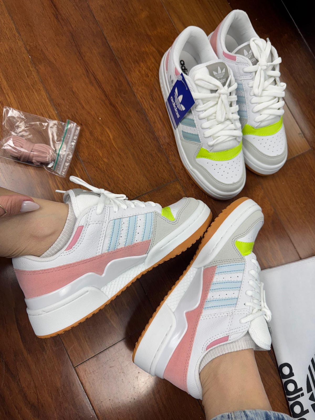 Tênis Adidas Fórum Feminino - Branco Flamingo - Imagem 3