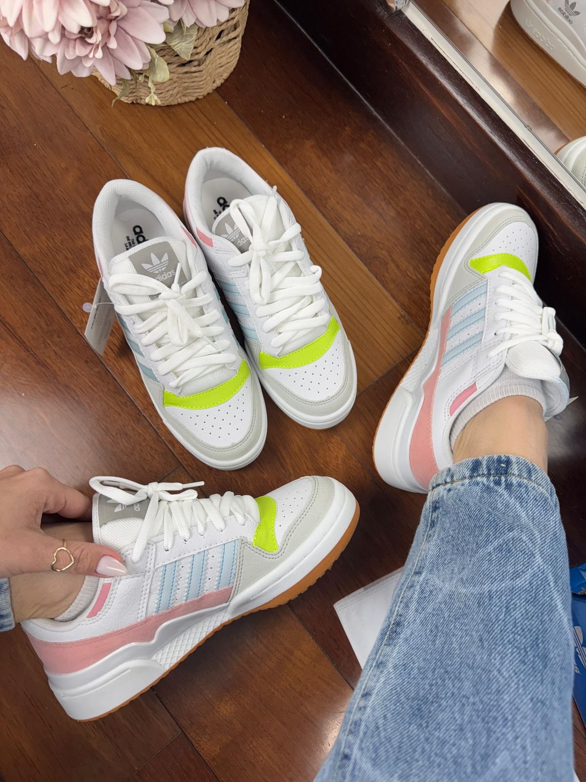 Tênis Adidas Fórum Feminino - Branco Flamingo - Imagem 4