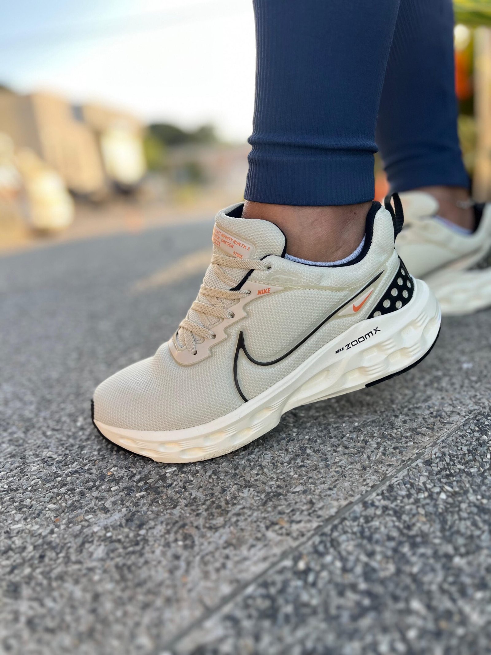 Tênis React Infinity Run 3 - Areia e Preto - Imagem 2