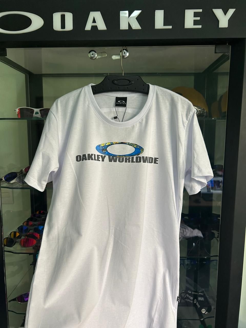 Camiseta Branca - Worldwide