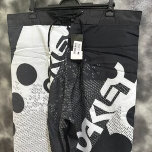 Bermuda Okl - Black and White 2