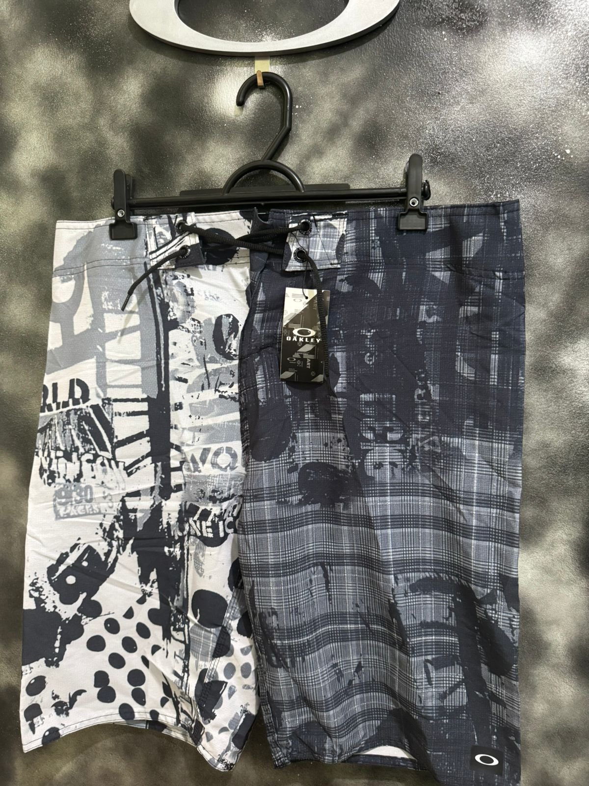 Bermuda Okl – Abstrata Branca e Cinza