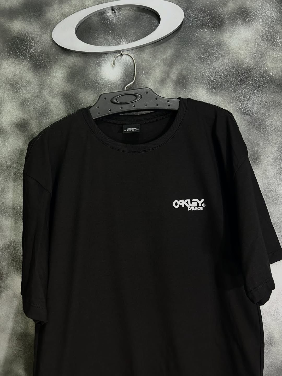 Camiseta Preta Okley Palace - Imagem 2