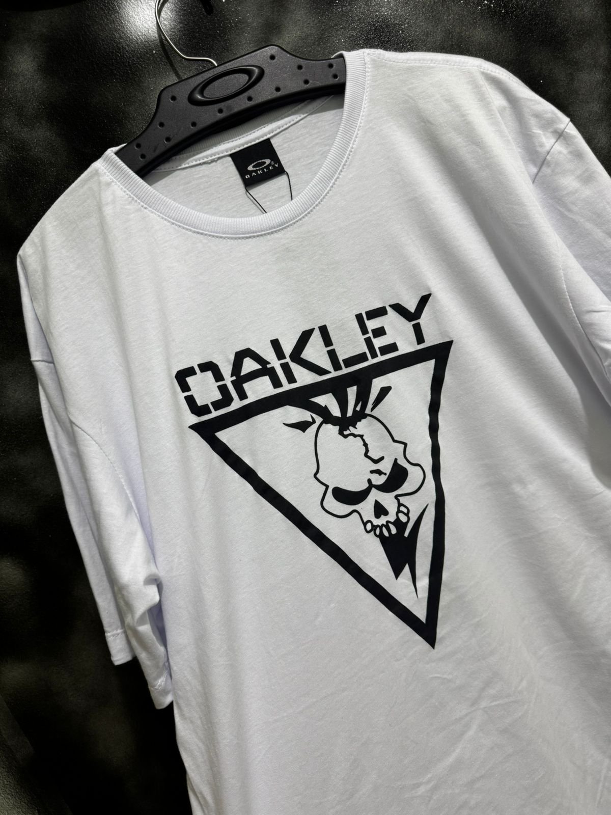 Camiseta Branca– Okl Skull Thunder