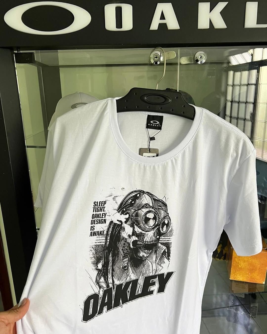 Camisa Branca Medusa Patch