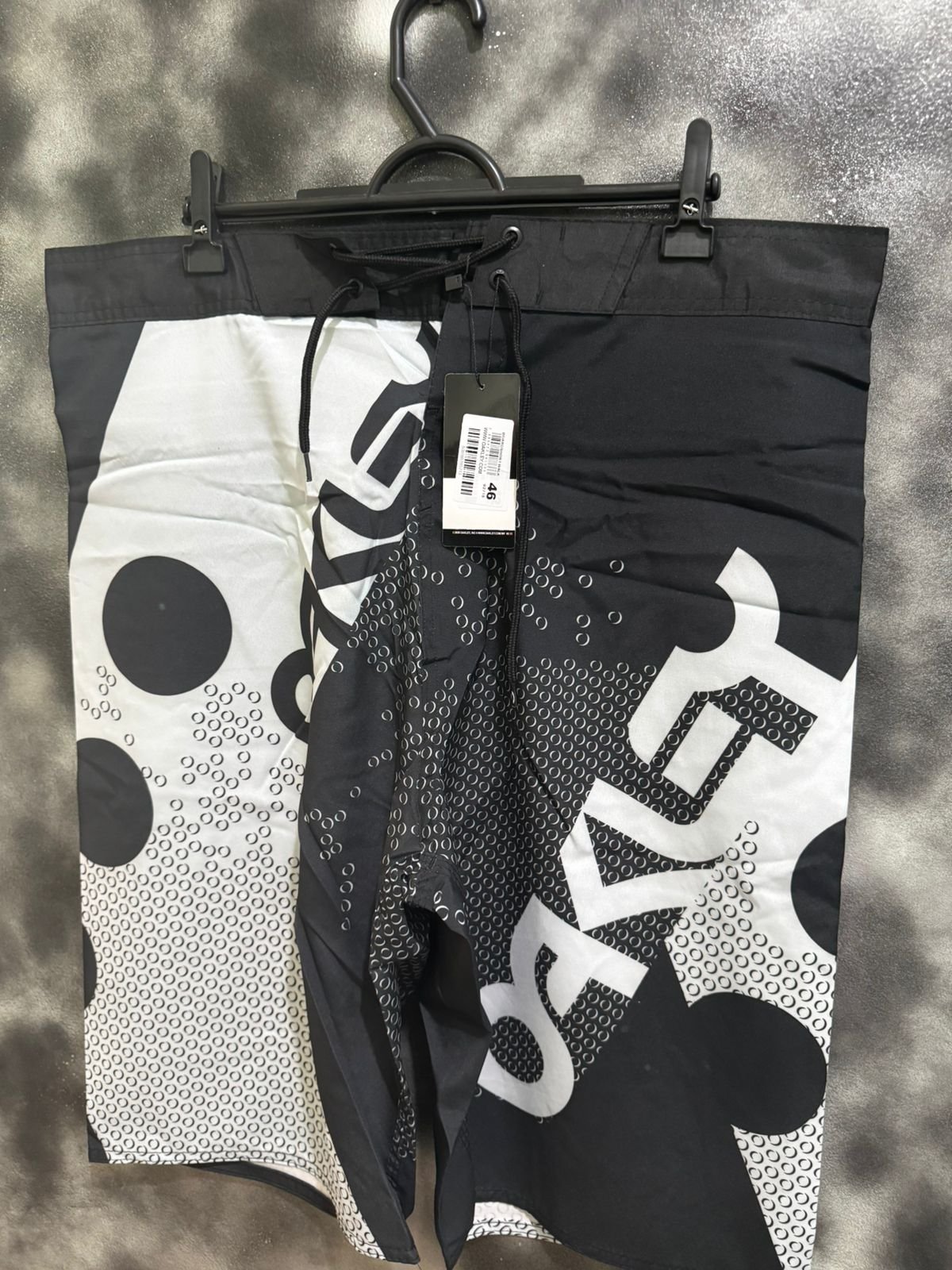 Bermuda Okl - Black and White 2