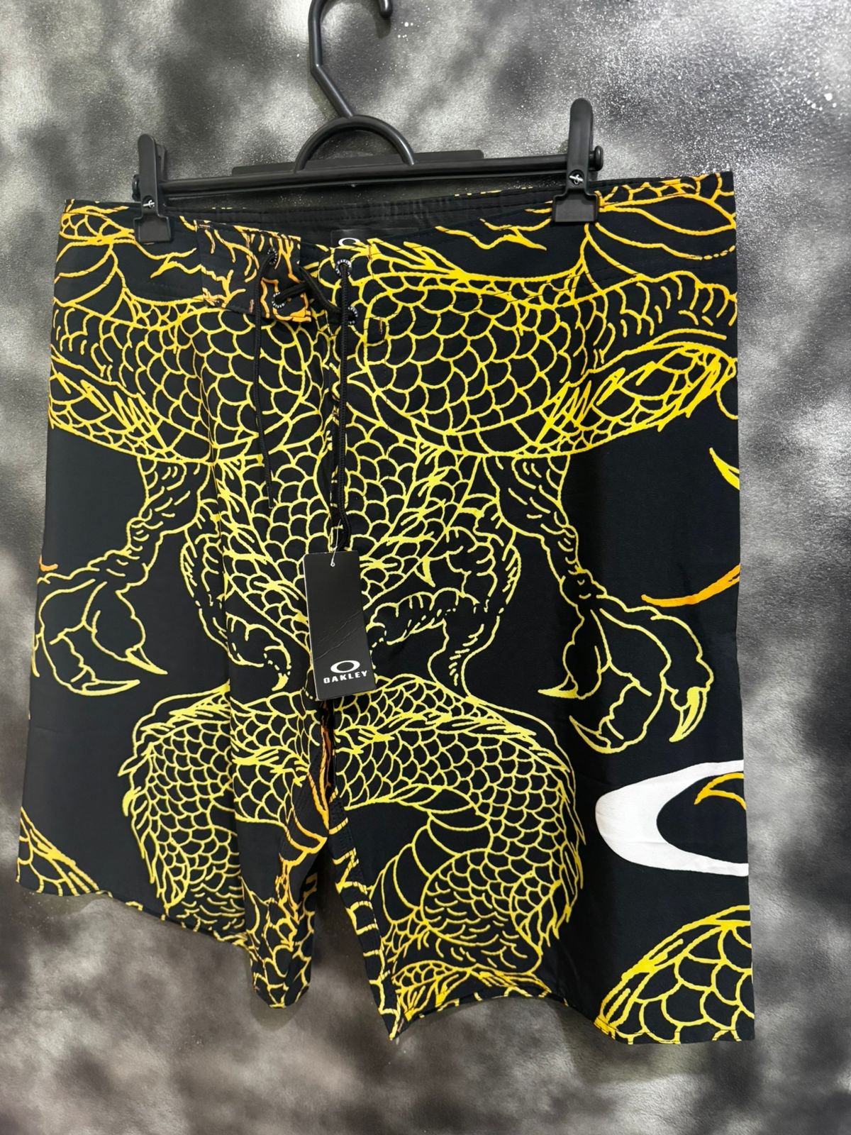 Bermuda Oakley Edição Dragon