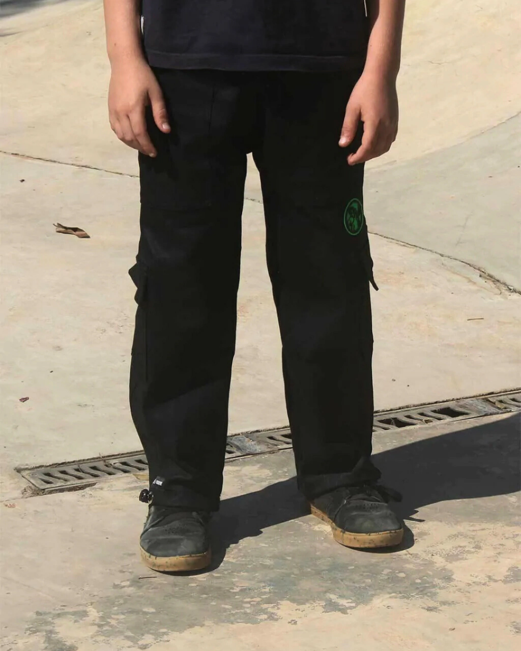 Calça Cargo Infantil Jeans QTS CREW Preta- Logomarca - Imagem 4