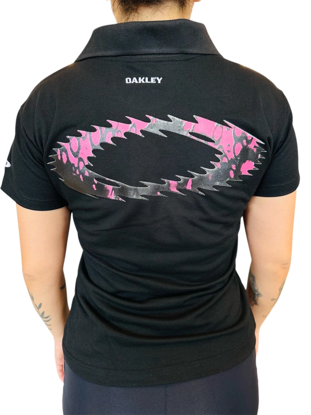 Camiseta Polo Feminina Preta Static Rosa