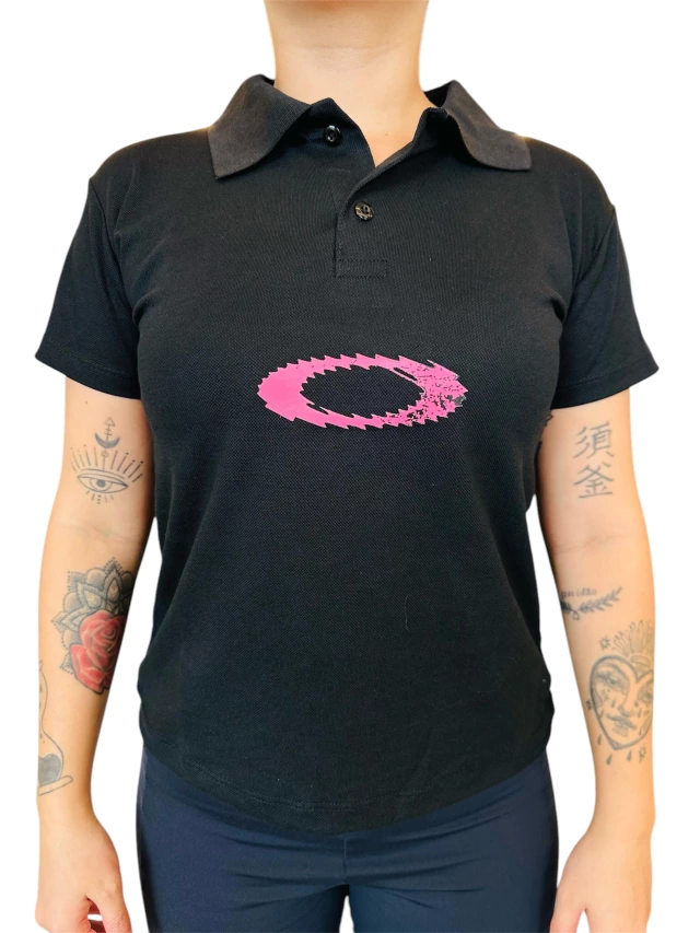 Camiseta Polo Feminina Preta Static Rosa - Imagem 2