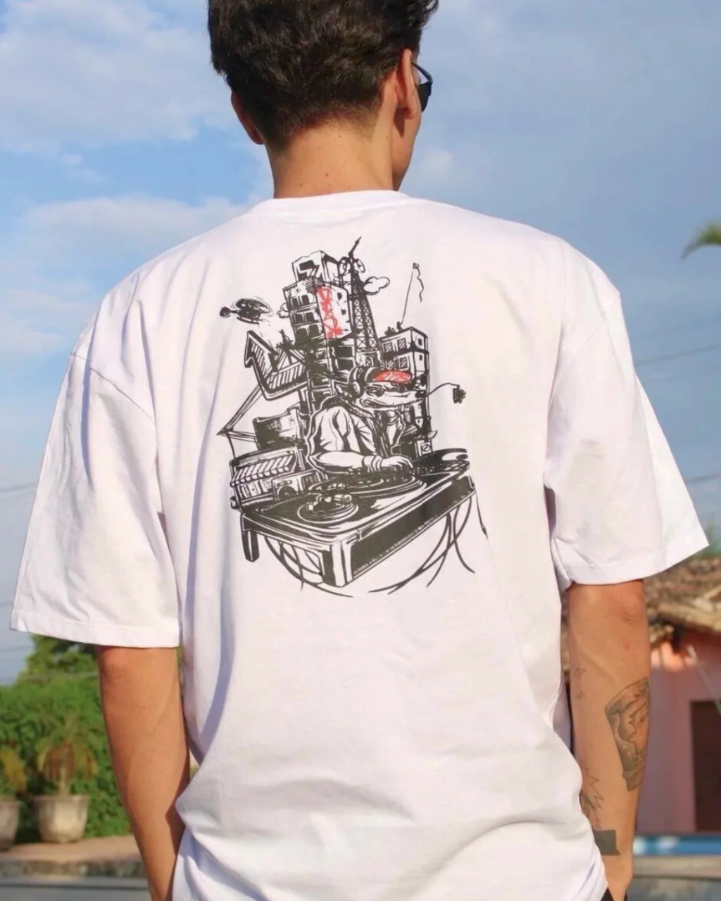 Camiseta Oversized Arte Frente & Costa QTS CREW - Imagem 2